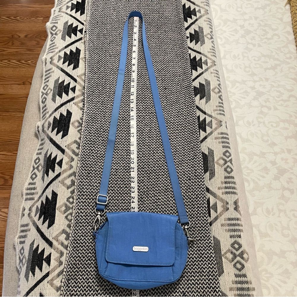 Baggallini Small Blue w/Green Lining Crossbody Travel Bag/Wallet